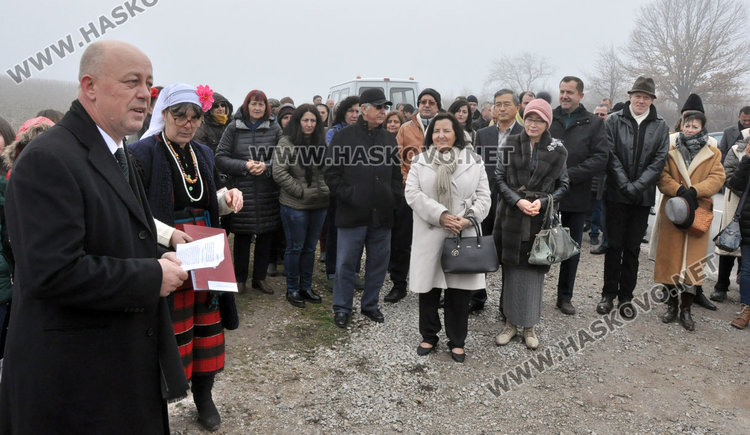 Посланици, дипломати и бизнесмени зарязаха лозята край Баните