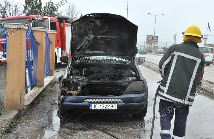 Джип Мерцедес пламна в движение на Кърджалийска