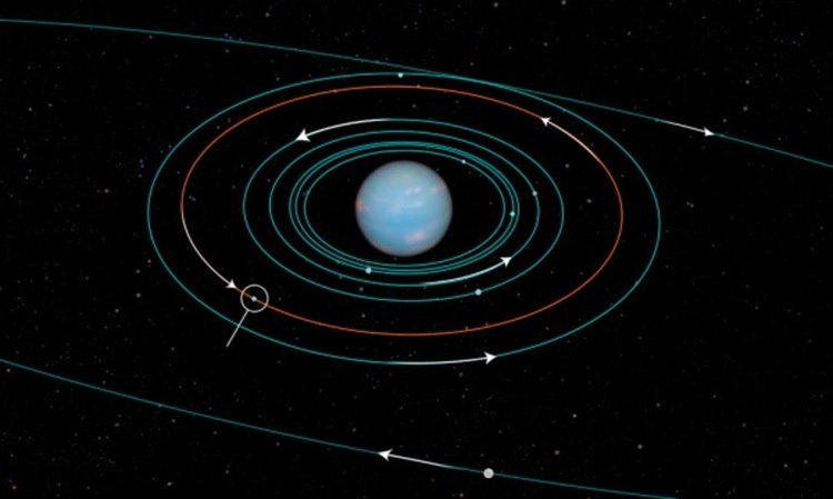 "Хъбъл" засне загадъчна свиваща се буря на Нептун