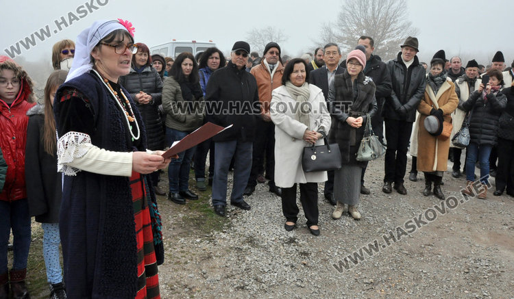 Посланици, дипломати и бизнесмени зарязаха лозята край Баните