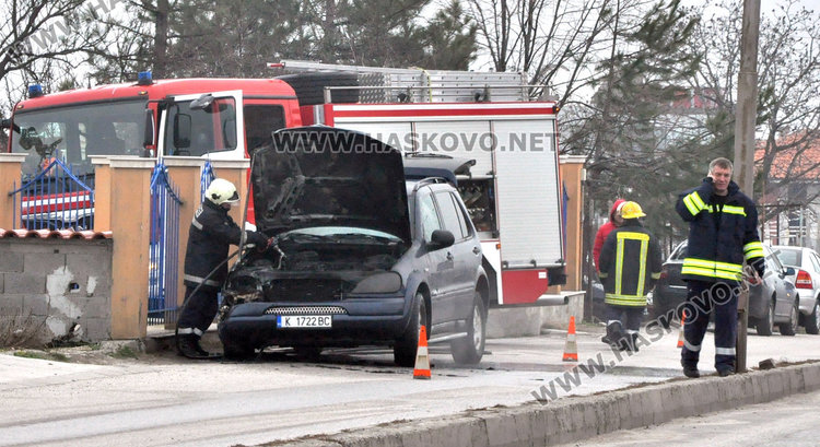 Джип Мерцедес пламна в движение на Кърджалийска