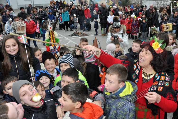 Страшилища гониха зимата и злите сили в училище „Св. Климент“