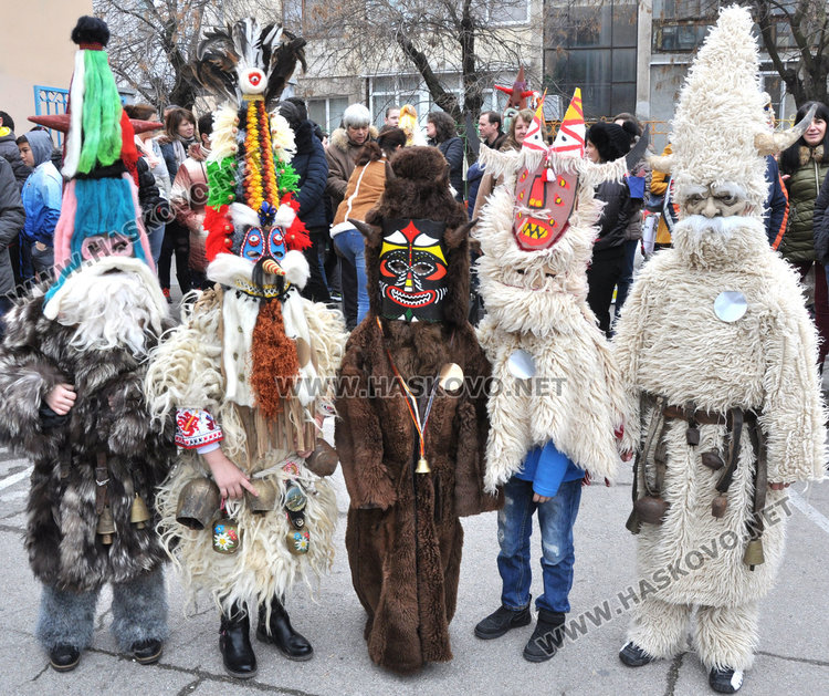 Страшилища гониха зимата и злите сили в училище „Св. Климент“