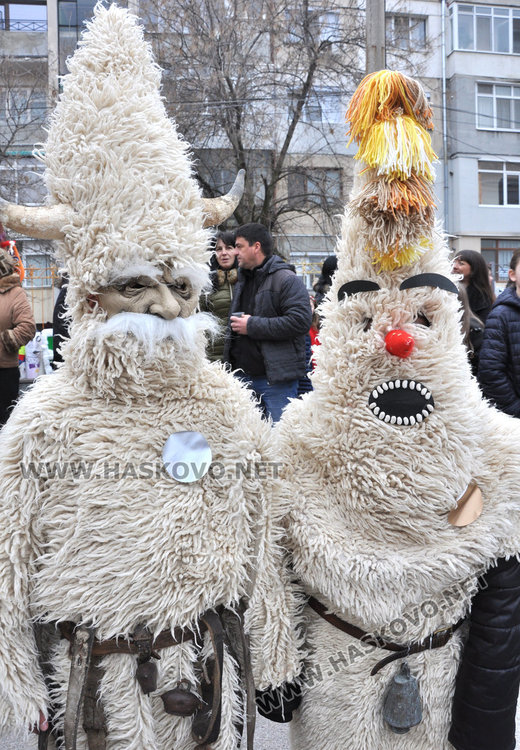 Страшилища гониха зимата и злите сили в училище „Св. Климент“