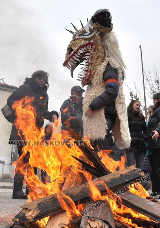 Страшилища гониха зимата и злите сили в училище „Св. Климент“