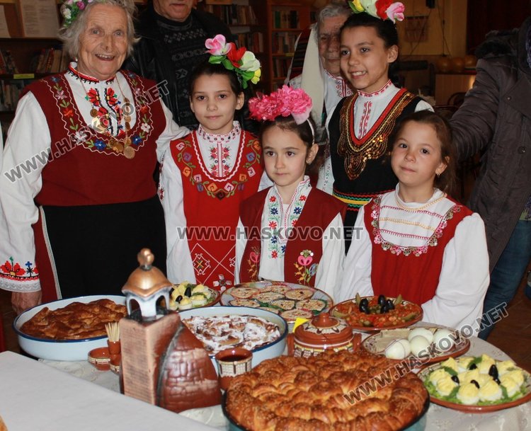 Празникът започна с  кулинарна изложба от тестени изделия 