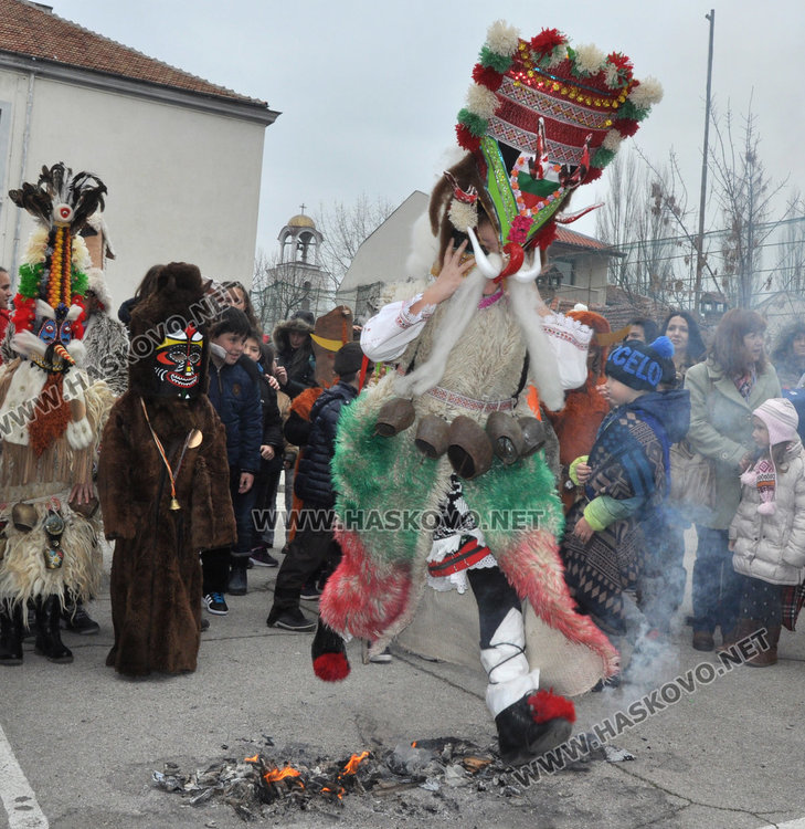 Страшилища гониха зимата и злите сили в училище „Св. Климент“