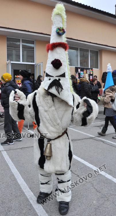Страшилища гониха зимата и злите сили в училище „Св. Климент“
