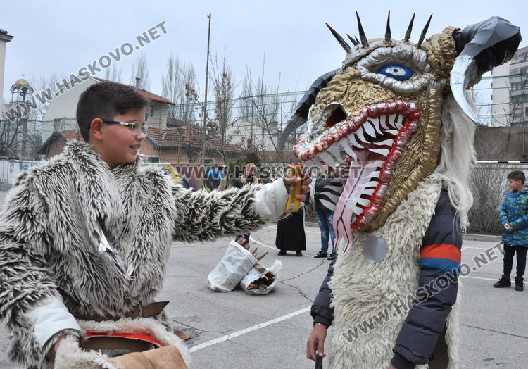 Страшилища гониха зимата и злите сили в училище „Св. Климент“