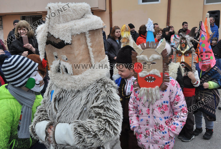 Страшилища гониха зимата и злите сили в училище „Св. Климент“