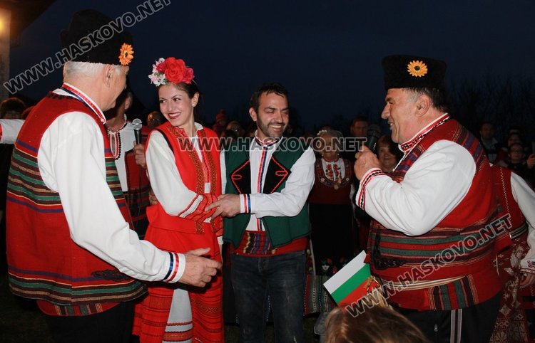 "Крадене на булка" бе обичая, който представиха за пръв път на Сирни Заговезни в димитровградското село Бряст.