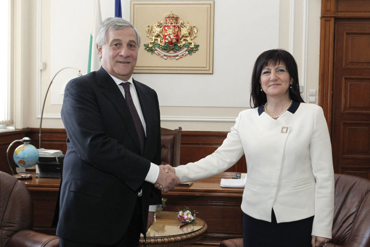 Караянчева и Таяни