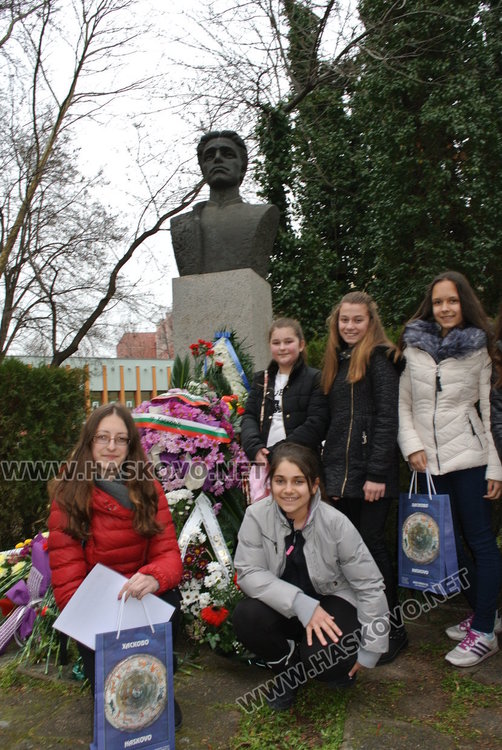 Ученици с уроци на признателност към Левски