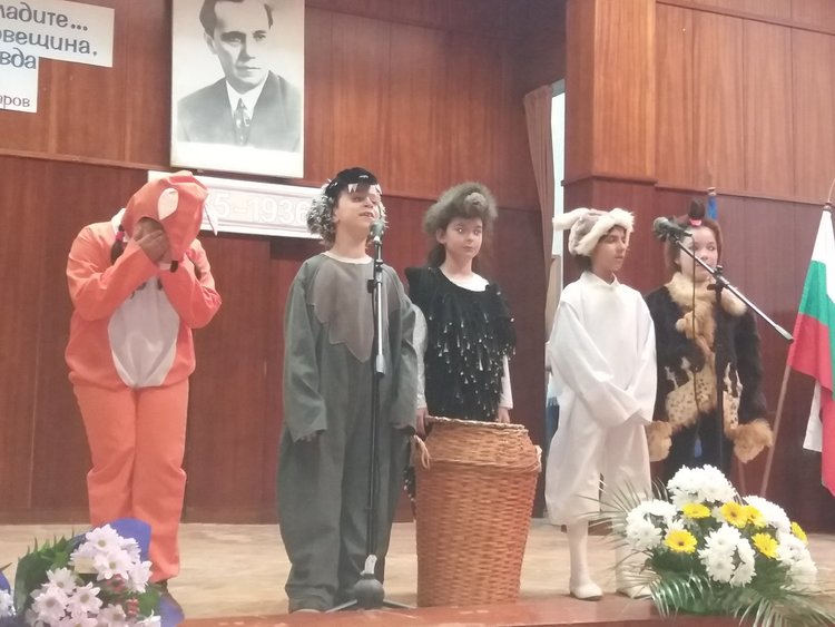 Отличиха бившите учители на СУ „Златаров“ 