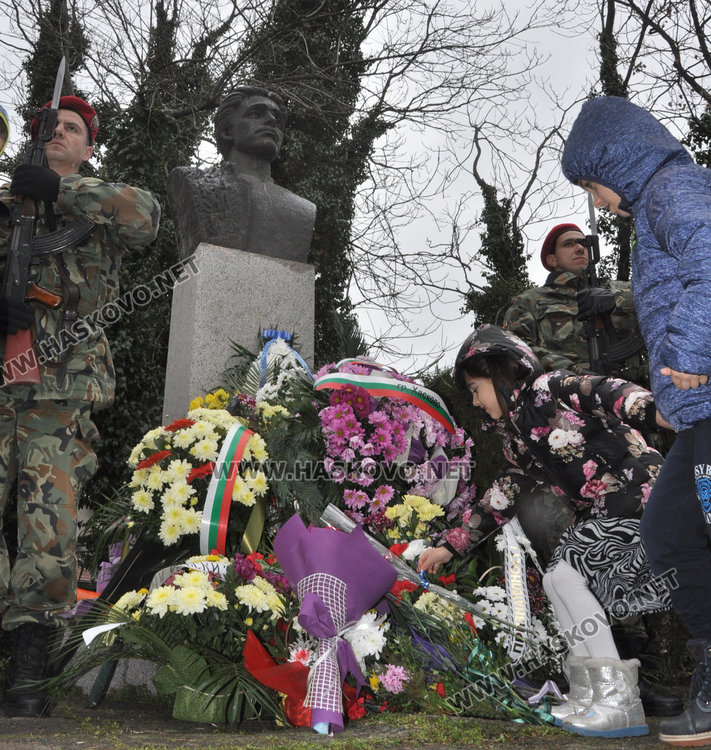 Рецитал и цветя за 145 г. от гибелта на Васил Левски 