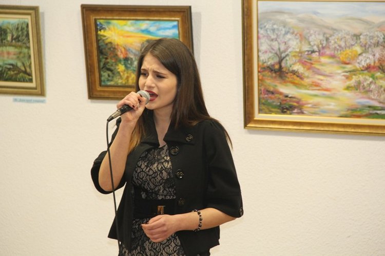 Млади таланти изнесоха концерт с поп и джаз изпълнения в КДК