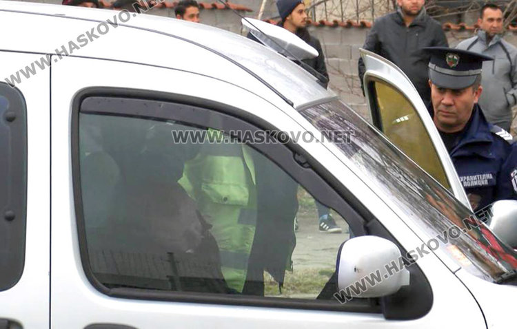 Шофьор заспа зад волана на светофар, отказа дрегер