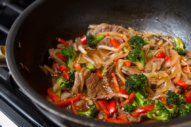 Предимствата да готвите в чугунени съдове