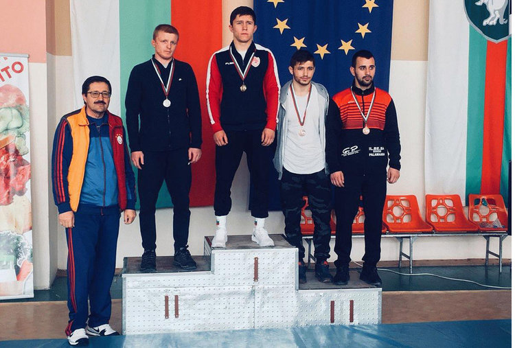 Байрам Шабан на почетната стълбичка