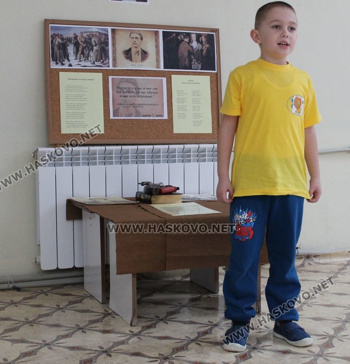 Делото на Левски почетоха децата от градините "Пролет" и "Радост"