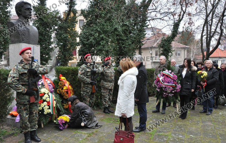 Рецитал и цветя за 145 г. от гибелта на Васил Левски 