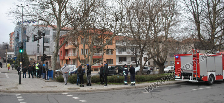 Бивш депутат засякъл с Мерцедеса си падналия в реката Опел