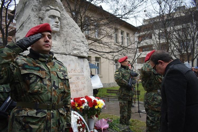 Асеновградчани сведоха глави пред величието на Левски