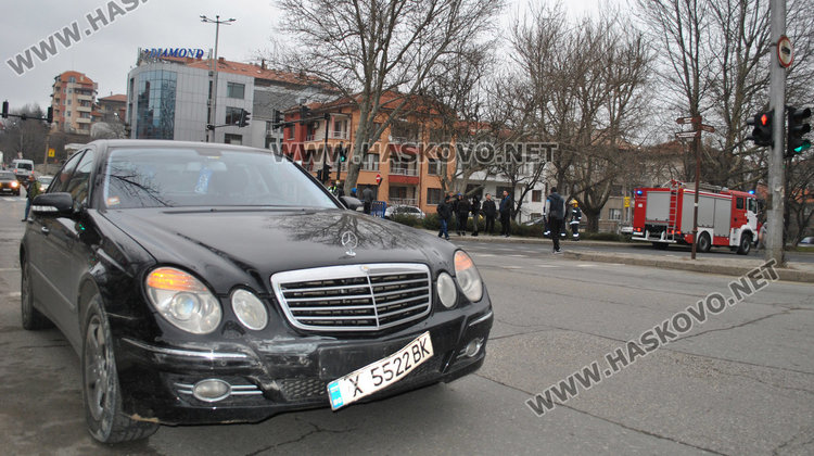 Бивш депутат засякъл с Мерцедеса си падналия в реката Опел