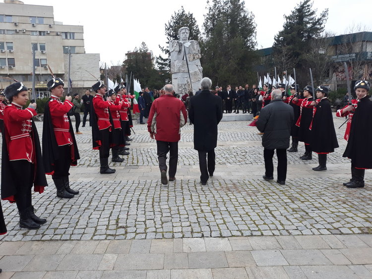 Бъдещето на Кърджали се преклони пред саможертвата на Апостола