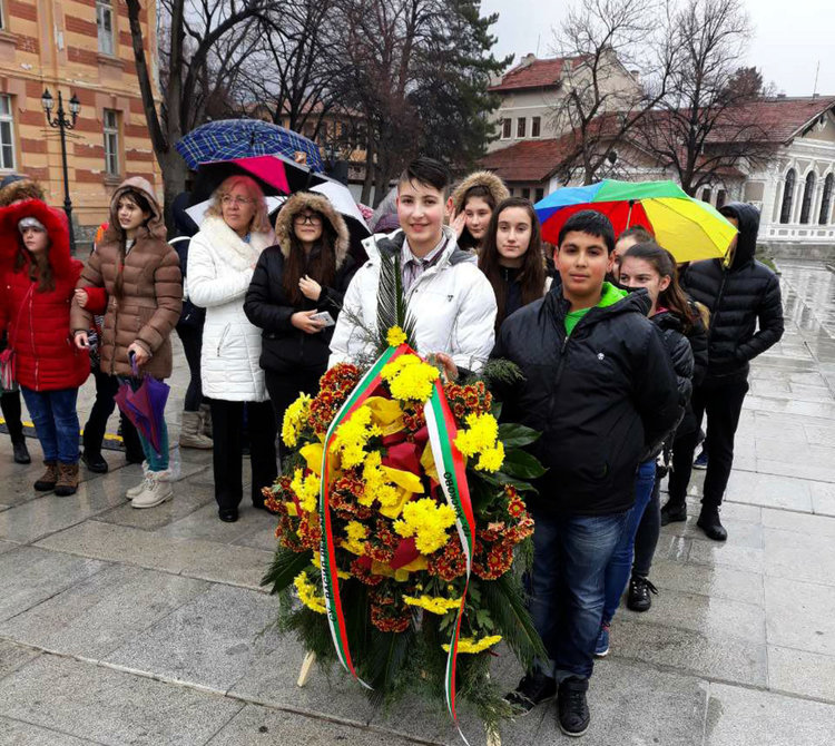 Рецитал и цветя за 145 г. от гибелта на Васил Левски 