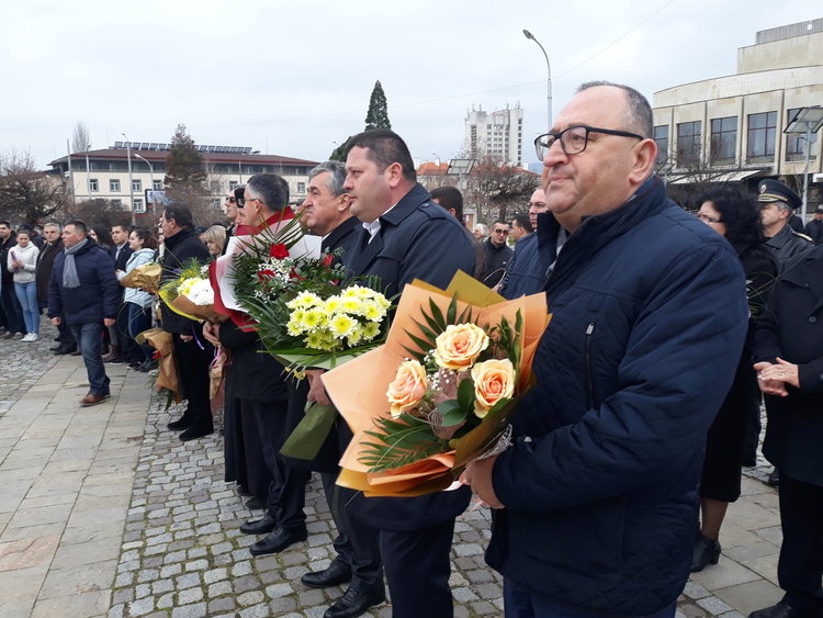 Бъдещето на Кърджали се преклони пред саможертвата на Апостола