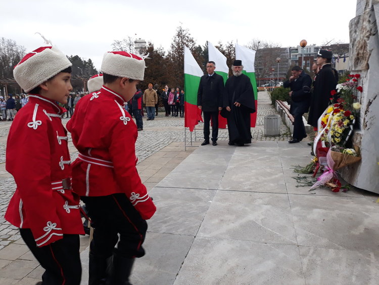 Бъдещето на Кърджали се преклони пред саможертвата на Апостола