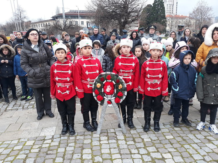 Бъдещето на Кърджали се преклони пред саможертвата на Апостола
