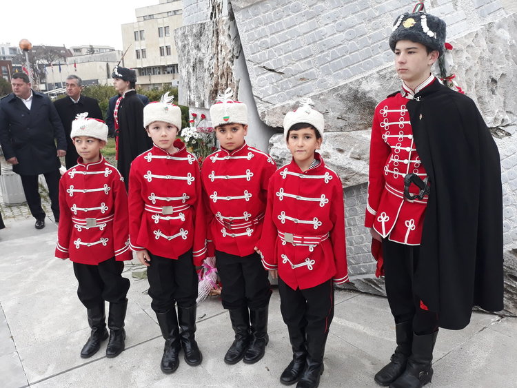 Бъдещето на Кърджали се преклони пред саможертвата на Апостола