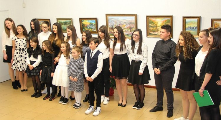 Млади таланти изнесоха концерт с поп и джаз изпълнения в КДК