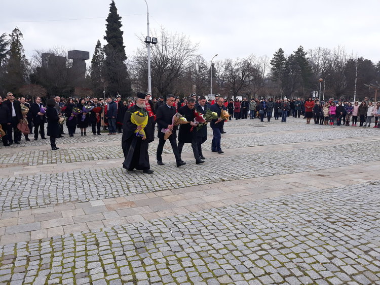 Бъдещето на Кърджали се преклони пред саможертвата на Апостола