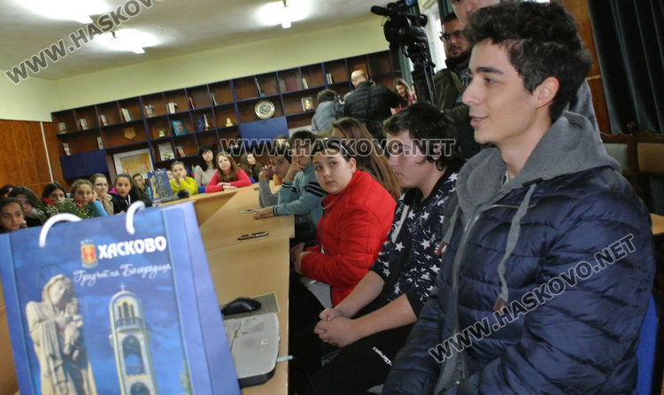 Йоан Йорданов представи разработката си, с която спечели първо място