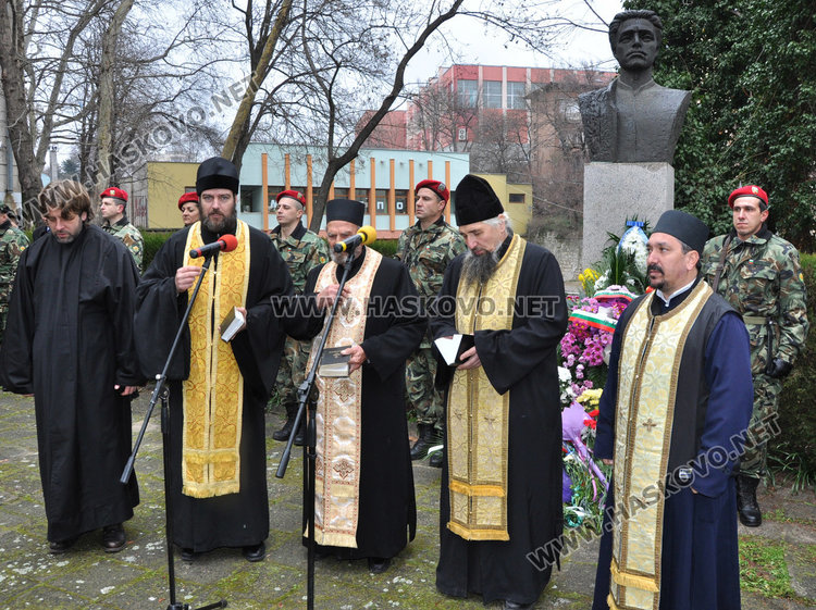 Рецитал и цветя за 145 г. от гибелта на Васил Левски 