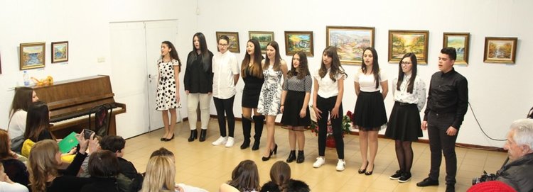 Млади таланти изнесоха концерт с поп и джаз изпълнения в КДК