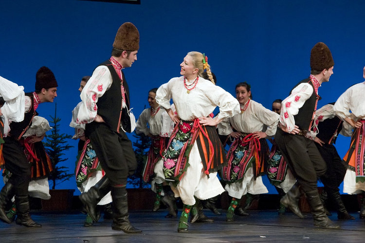 Танцьорите от „Филип Кутев“ и „Звездица“ със съвместен концерт в зала „Младост“ днес