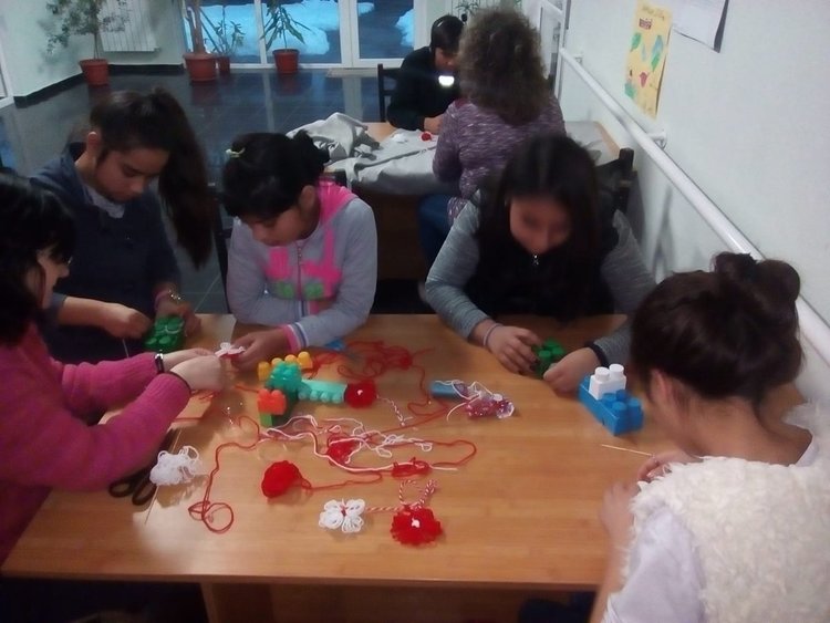 Децата от ЦНСТ започнаха да изработват мартенички