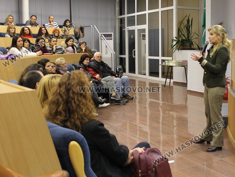 Мадлен Алгафари представи „Пътят на сърцето“ в Димитровград