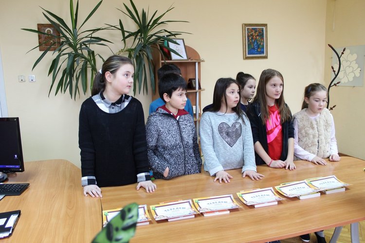 Наградиха победителите в състезанието "Таралеж" в ОУ "П.Славейков"