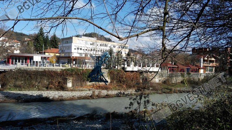 Замърсяване с цинк сочат резултатите от водните проби, взети след поява на мъртва риба край Златоград