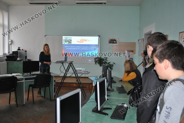 Хасковлийка е сред ръководителите на екипи в международния форум за преподавателски иновации в Сингапур