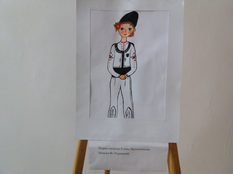 Наградени детски рисунки украсиха кметския коридор