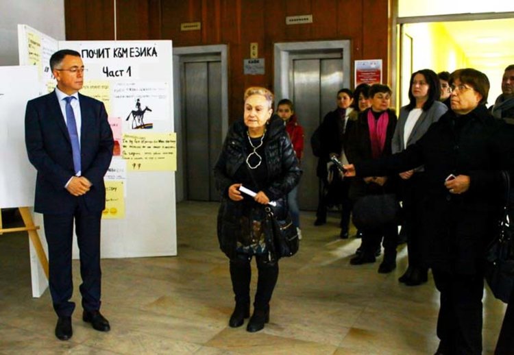 “Почит към езика“ на четиринадесет езика в изложба