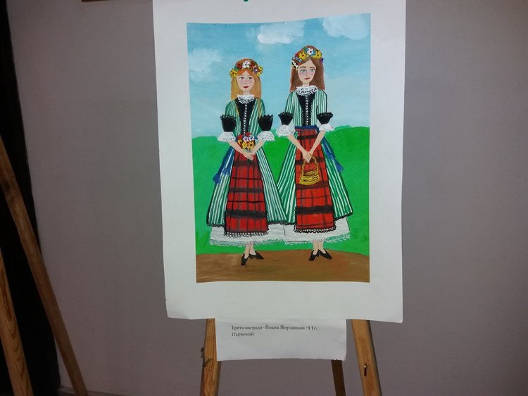 Наградени детски рисунки украсиха кметския коридор