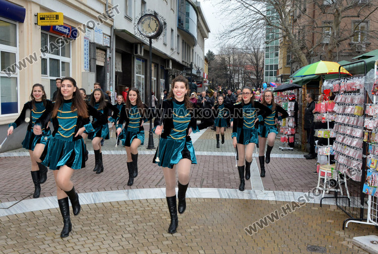  „Неон в джунглата“ на фашинга на Езиковата