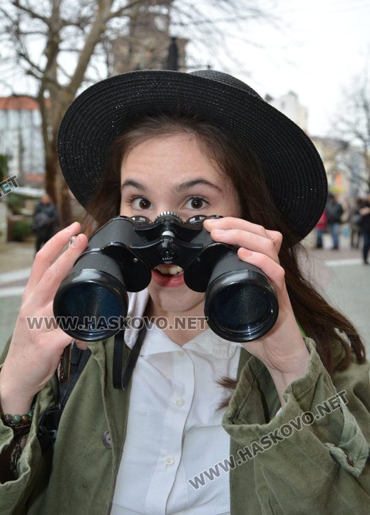  „Неон в джунглата“ на фашинга на Езиковата